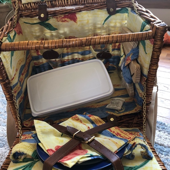 Vintage picnic basket/hamper—fully stocked! - Picture 5 of 8